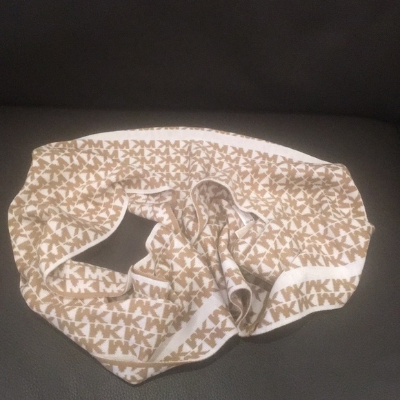 MICHAEL KORS INFINITY SCARF - Picture 7 of 7